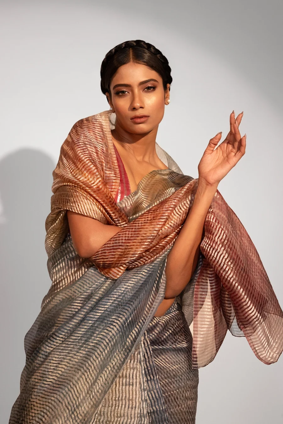 Unallume Unallume, Metallic Golden Red Gray designer saree bollywood saree indian saree silk saree fashion art inspired fashion handloom trendy cocktail saree party wear artistic fashion fashion trends indian saree tissue organza pure silk ready to wear saree cotton saree printed saree handloom saree