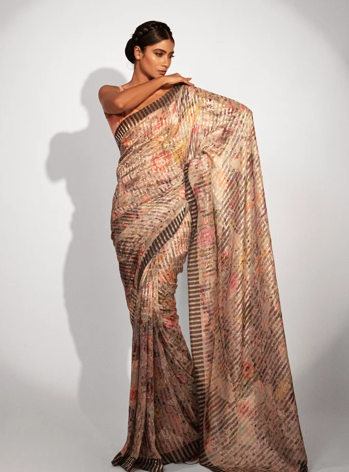 Unallume Floral Print, Party wear printed silk saree Print saree designs Unique saree designs Artisan saree designs Indian print sarees Print saree designs Unique saree designs Artisan saree designs Indian print sarees Printed saree party wear Printed saree silk Metallic Golden Red Gray designer saree bollywood saree indian saree silk saree fashion art inspired fashion handloom trendy cocktail saree party wear artistic fashion fashion trends indian saree tissue organza pure silk ready to wear saree cotton saree printed saree handloom saree