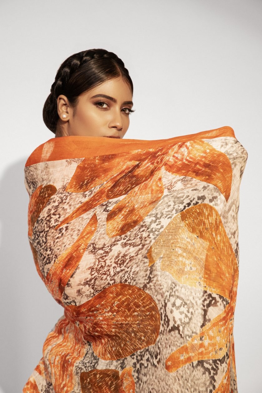 Unallume, orange saree Metallic Golden Red Gray designer saree bollywood saree indian saree silk saree fashion art inspired fashion handloom trendy cocktail saree party wear artistic fashion fashion trends indian saree tissue organza pure silk ready to wear saree cotton saree printed saree handloom saree