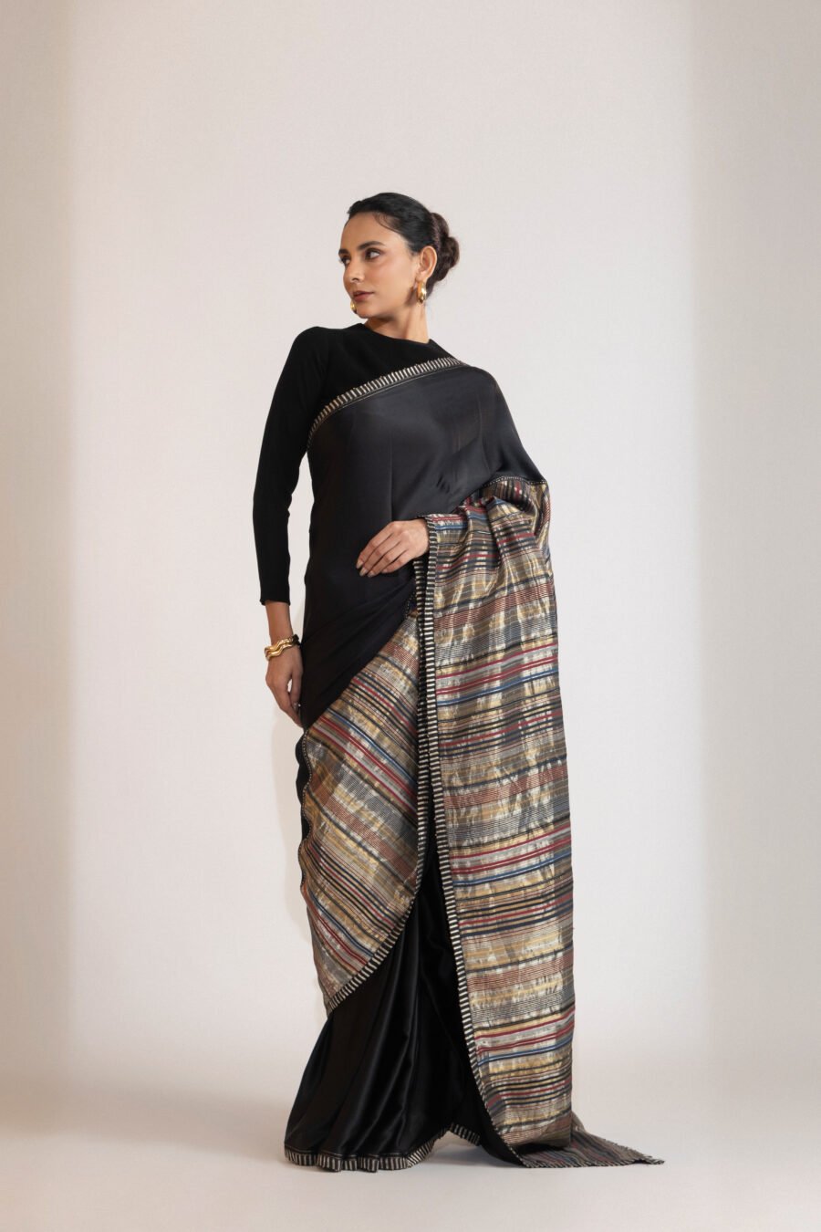 Ethereal Weave Metallic Zari Saree - Image 3
